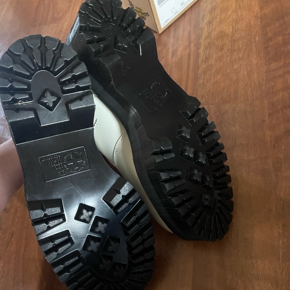 LIKE NEW White Dr Martens Chelsea Boots - Picture 7 of 9